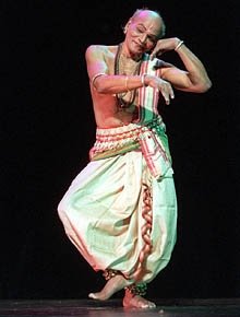Guru_Kelucharan_Mohapatra_Performing